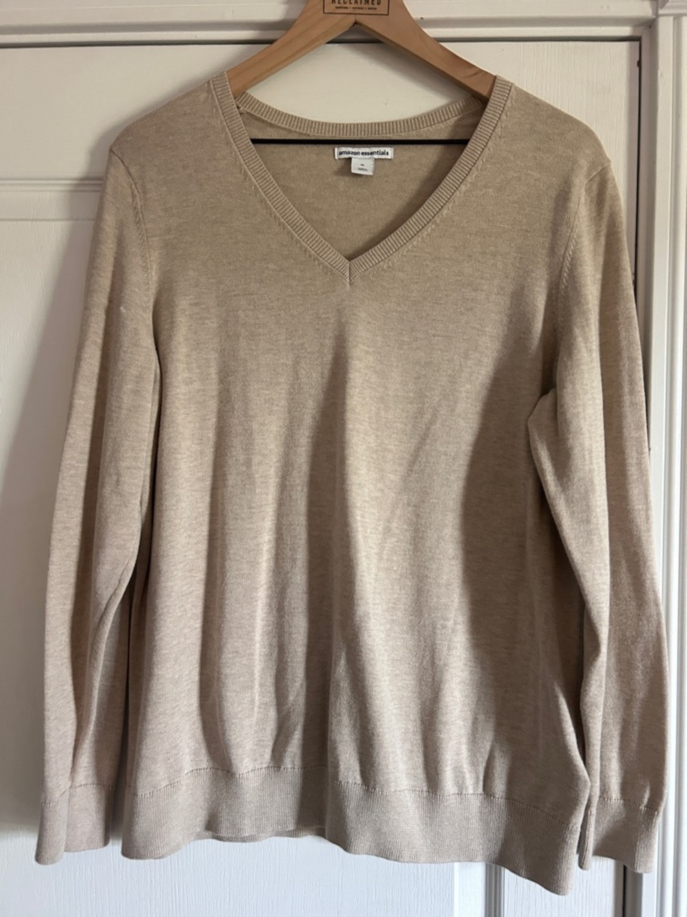 Amazon Essentials Lightweight V-Neck Sweater in Oatmeal/Beige